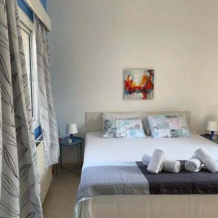 Light & Blue Gardens Apartment